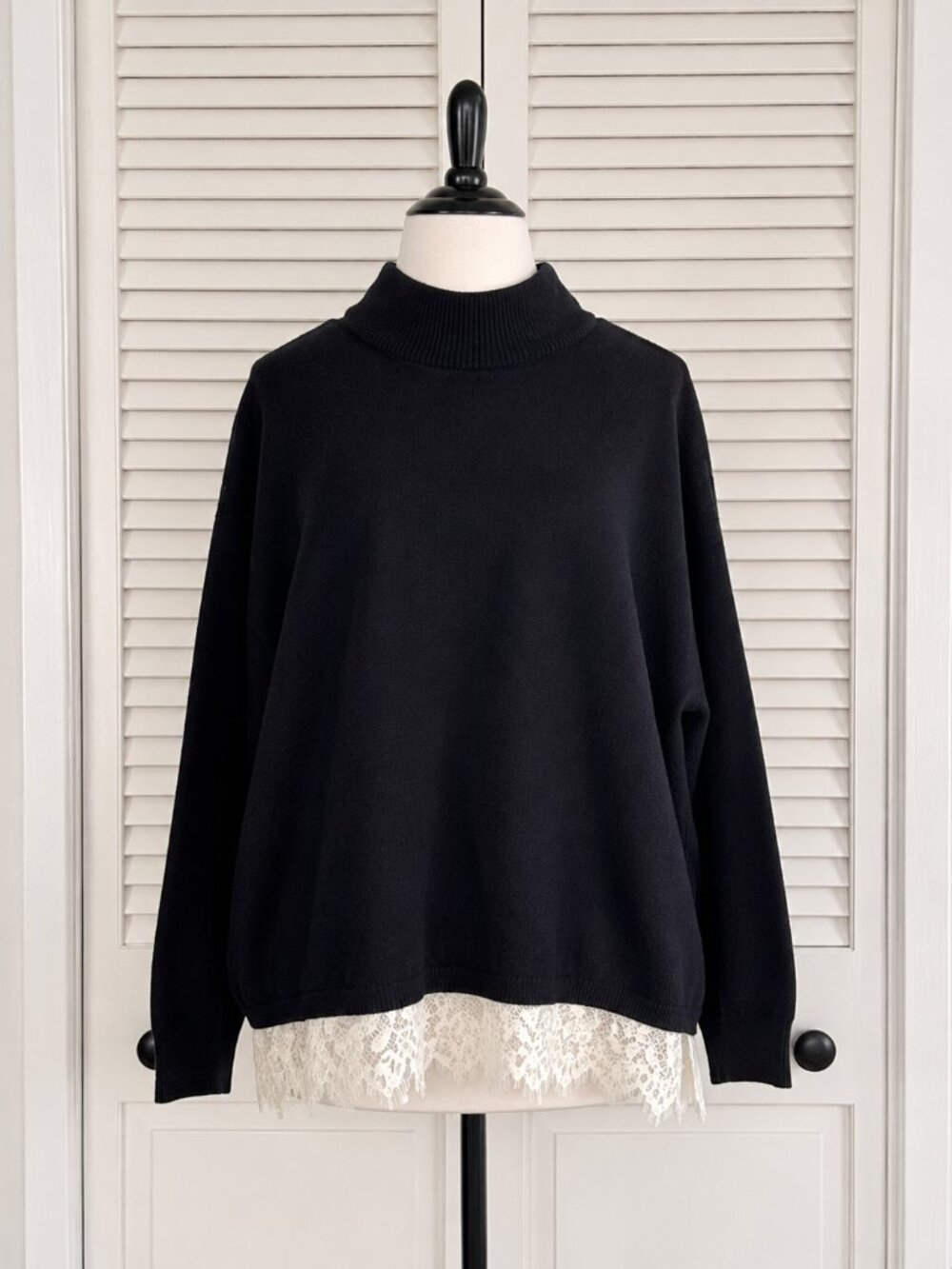 Investments Black Turtle Neck White Lace Trim at Bottom Long Sleeve Women's L
